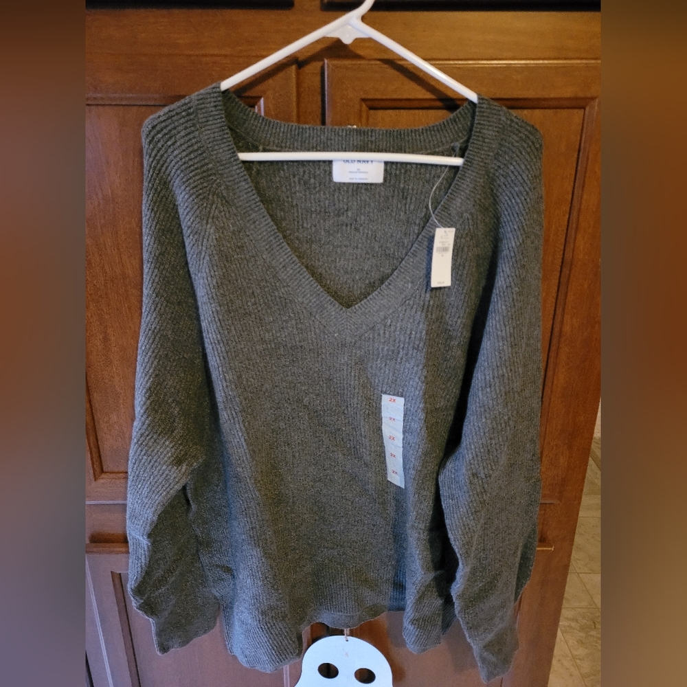 NWT Old Navy v-neck sweater